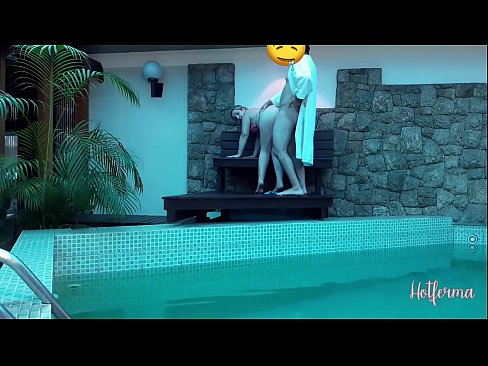 ❤️ Šéf pozve slúžku k bazénu, ale neodolala horúcemu Krásne porno na nás ️❤