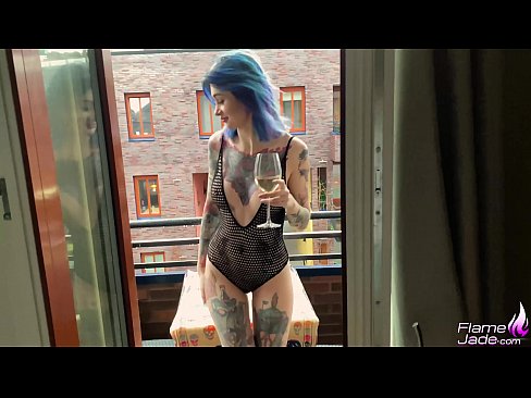 ❤️ Obrovské dievča fajčí s hltom a vášnivo šuká pod holým nebom Krásne porno na nás ️❤